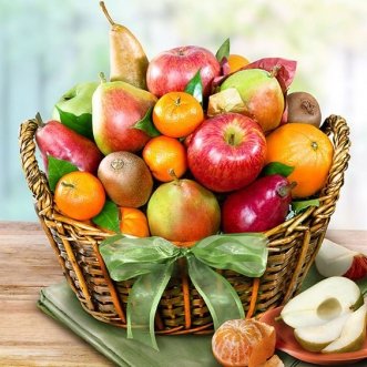 Фруктовая корзина с яблоками, грушами и киви