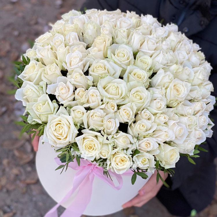 101 кенийская роза в коробке (вид сверху)