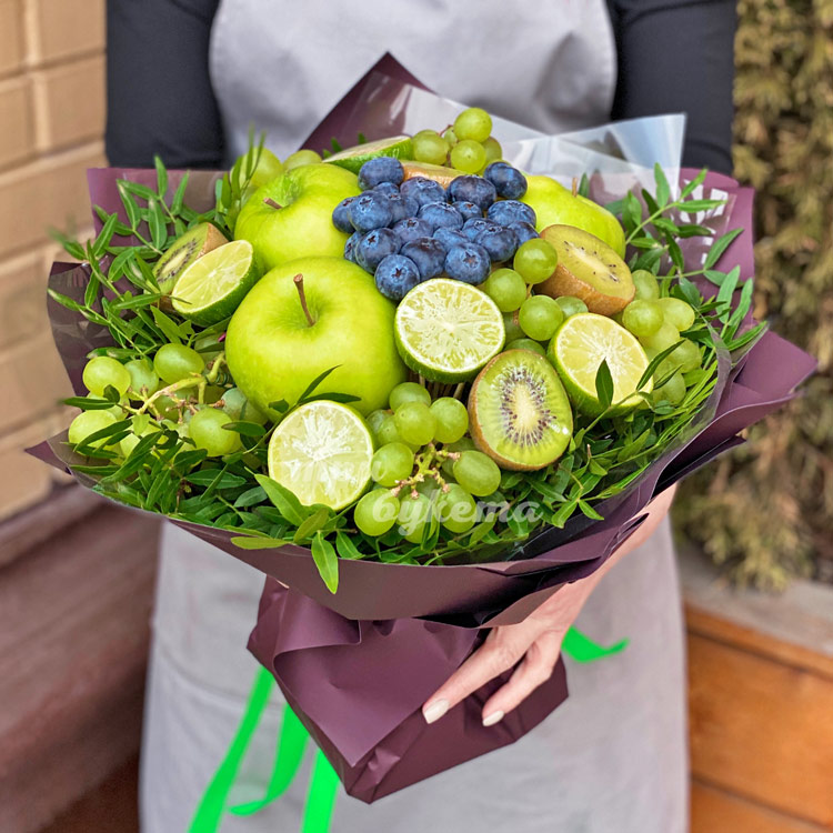 Фруктовый букет из яблок и лаймов