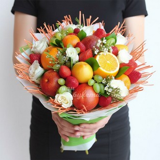Букет из фруктов и белых роз