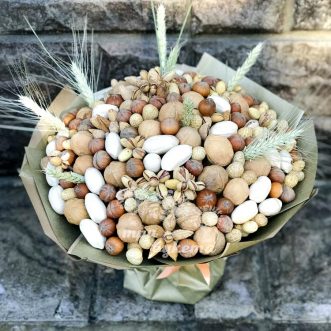 Букет из орехов и пшеницы