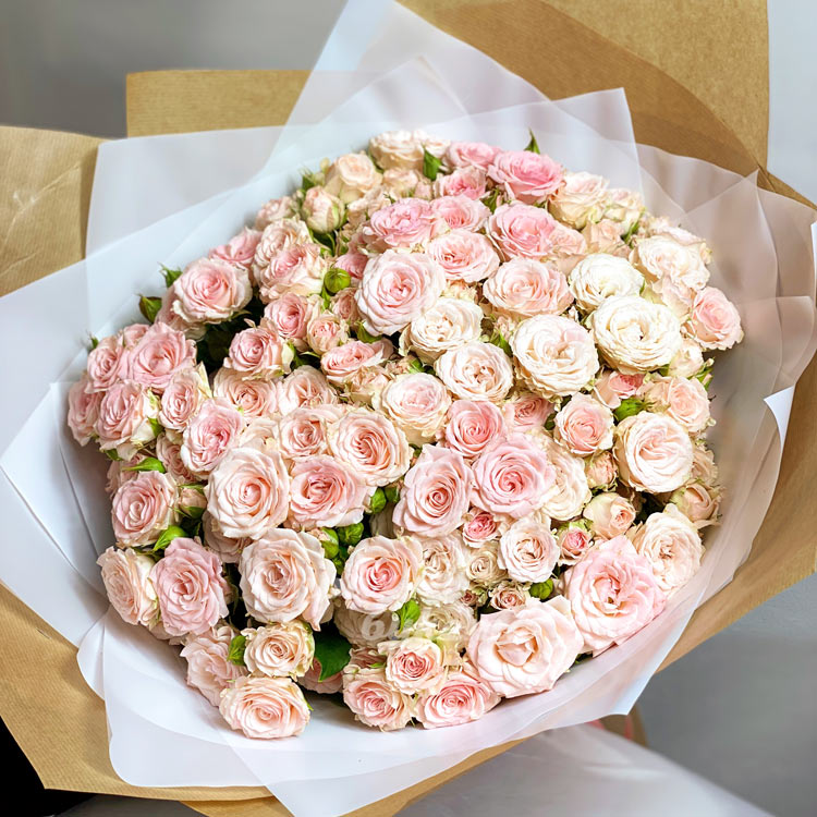 Букет из 29 кустовых роз (вид сверху)